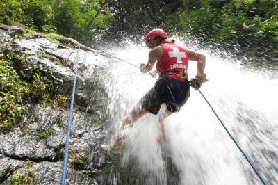 ¡vive la emoción y deja que la adrenalina corra por tu cuerpo!

panama outdoors te bri